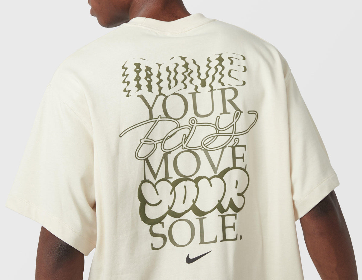 Nike Solo Swoosh Graphic T-Shirt