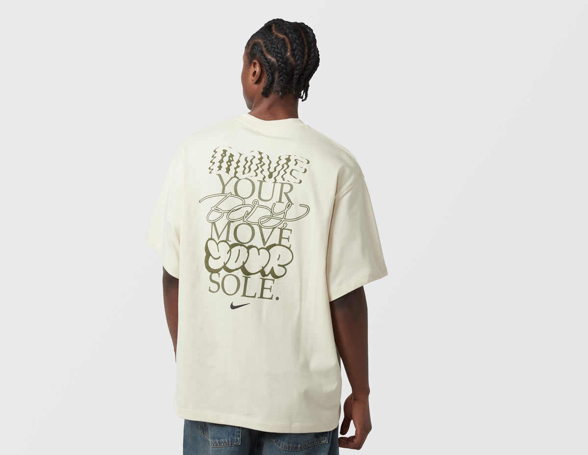 Nike Solo Swoosh Graphic T-Shirt