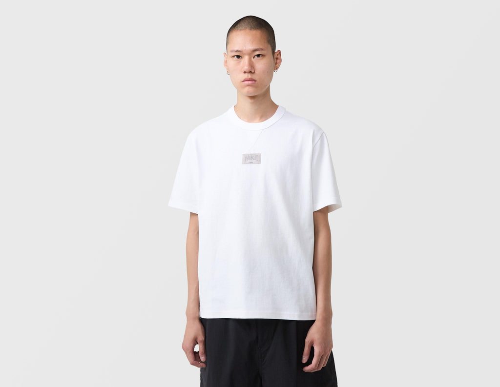 Nike Sportswear Premium Essentials Patch T-Shirt